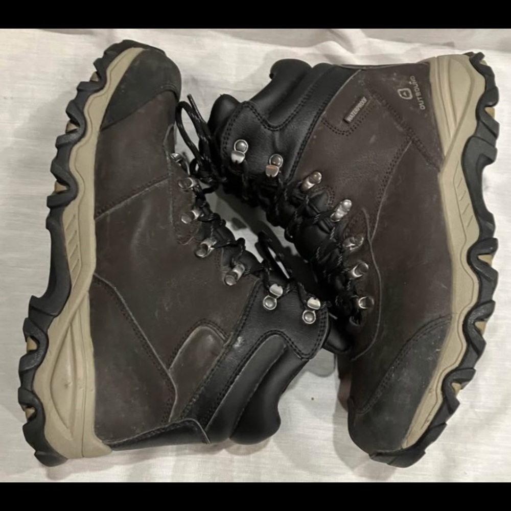 Men’s size 8 winter/ spring/fall waterproof boots Outbound Yukon brown